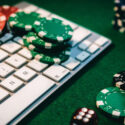 Memainkan putaran poker online tanpa akhir